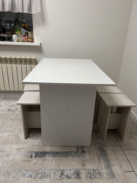 Срочно продается стол с табуретами!!!