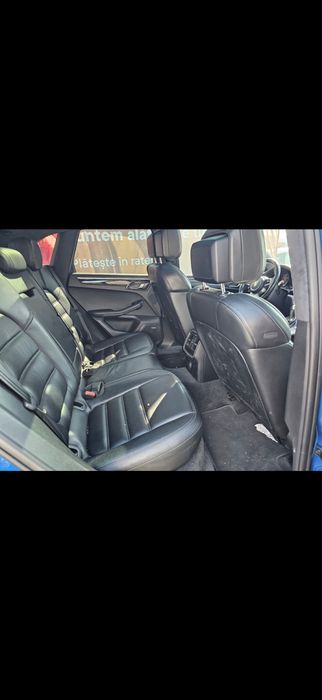 Porsche Macan 440 cp Turbo Performance avariat