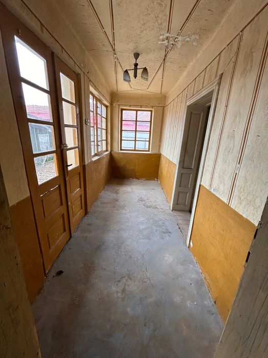 Vând casă  cu 4 camere