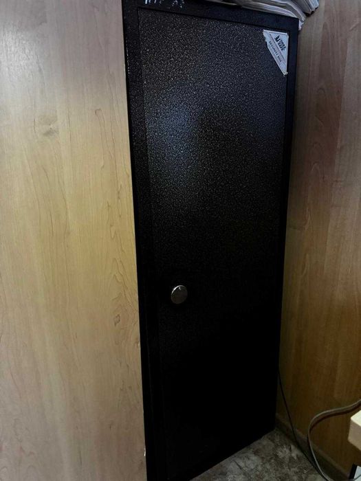 Сейф металлический