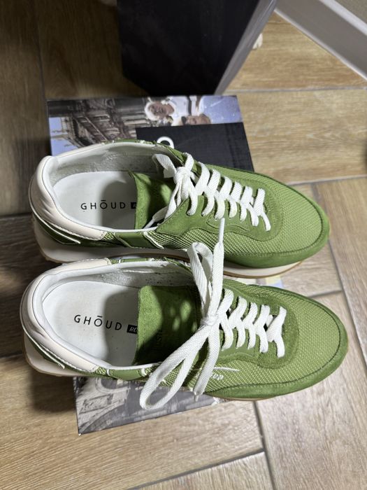 Продам кроссовки