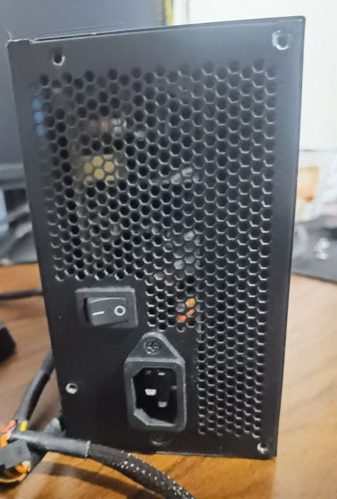 Vand/schimb  sursa pc