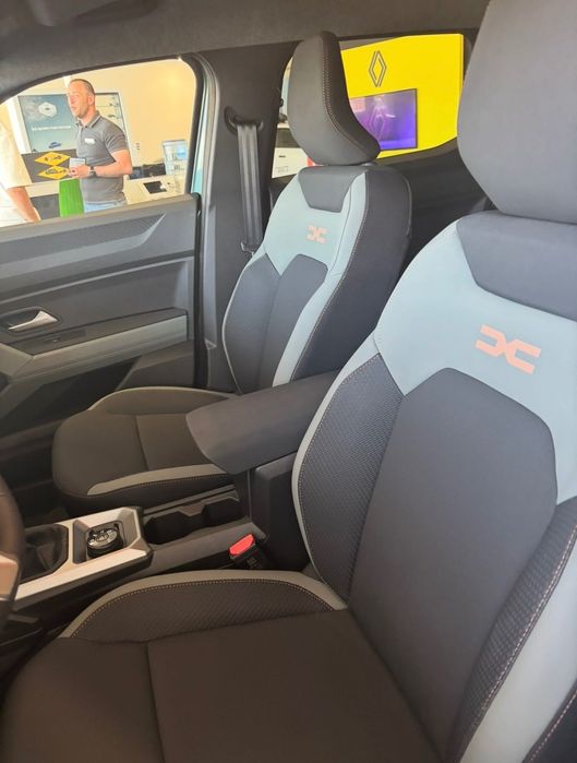 Dacia Duster 2025 • Extreme • ECO-G • 5 месеца • Като Нов