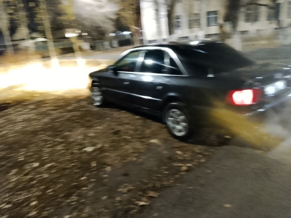 Ауди а6,обьем 2,6 ,1994 год