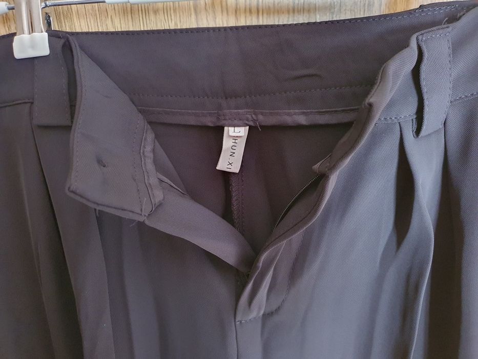 Продаются черные новые брюки