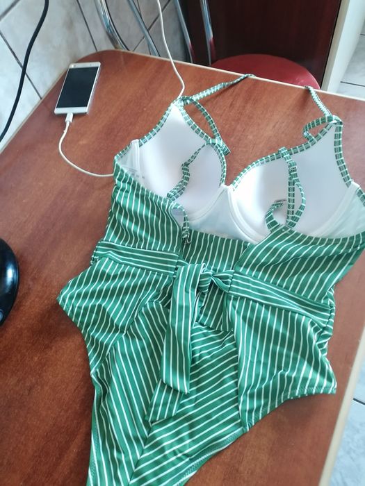 Costum de baie nou măr. XL