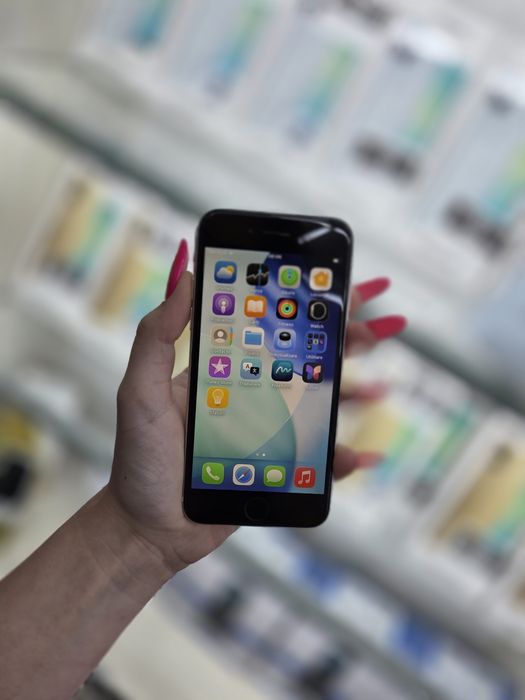 Humor GSM oferă spre vânzare / iPhone SE (2) / 64 GB / White / Garanție 12 luni / Rate