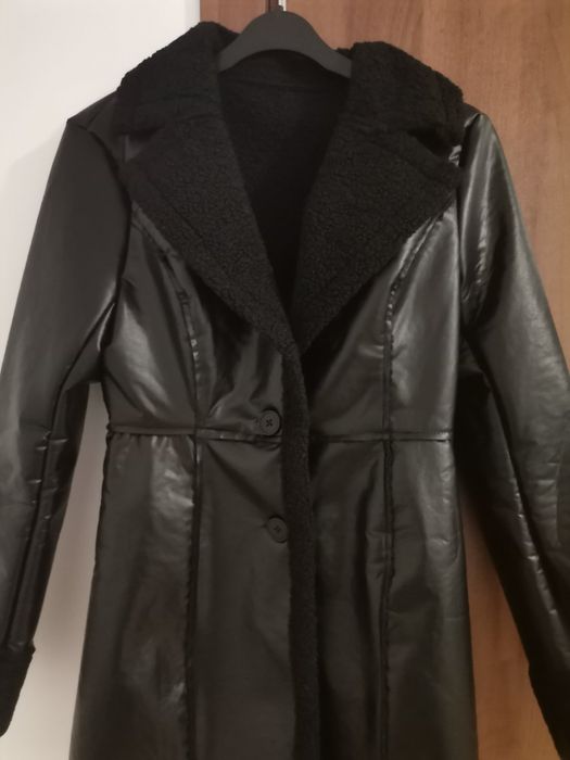 Черно кожено палто