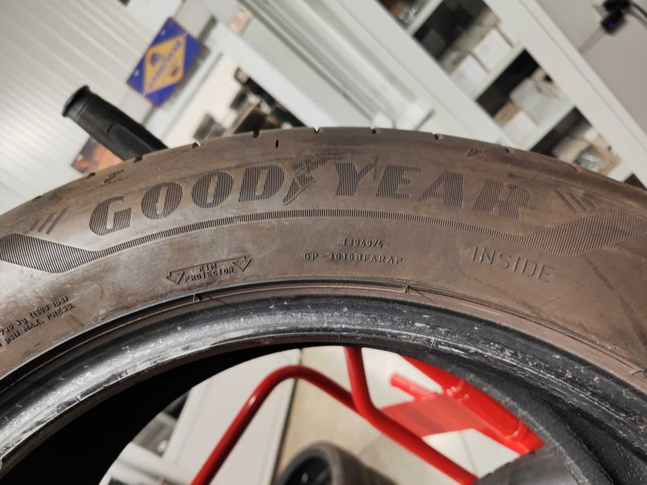 2бр. летни гуми 225/55/17 Goodyear