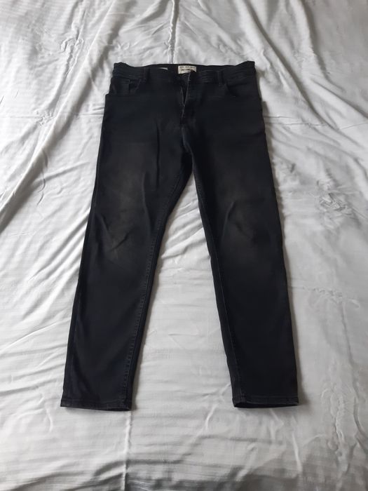 Blugi negri Pull&Bear .