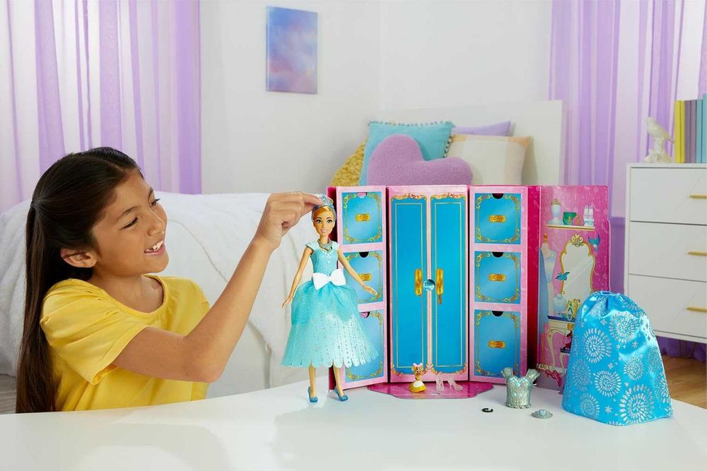 Кукла Disney Princess Пепеляшка с кралска рокля гардероб и аксесоари