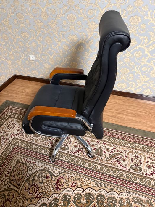 Офисное кресло в хорошем состоянии.