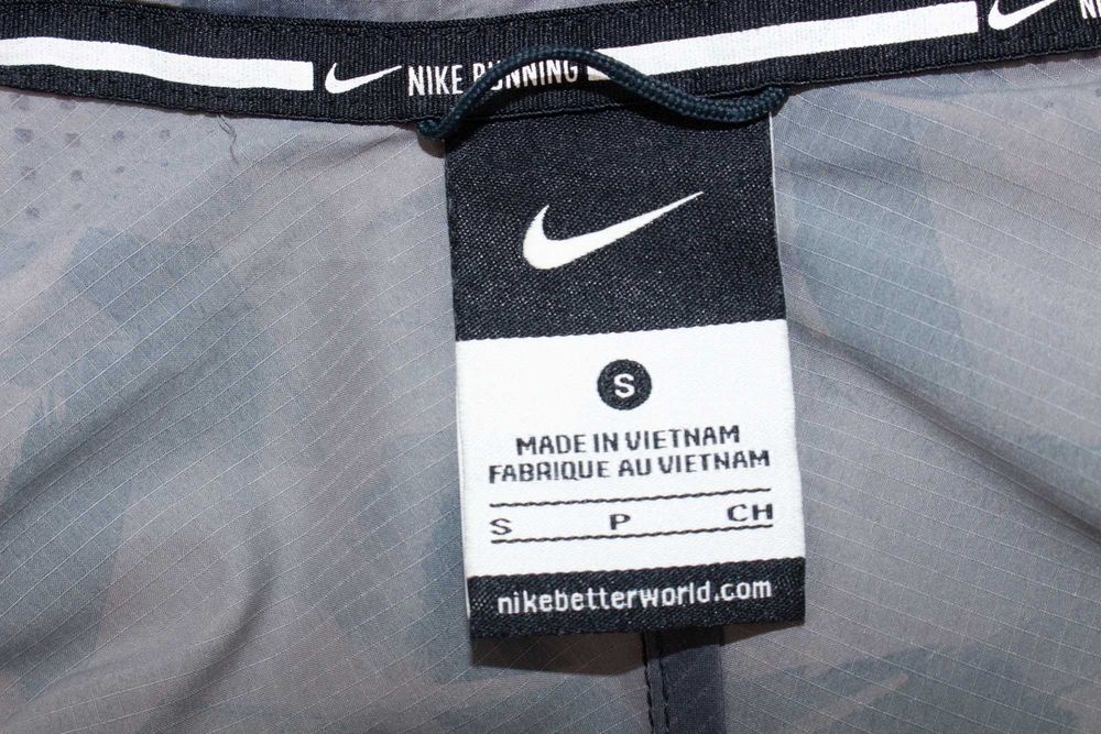 Nike оригинално дамско яке с качулка ветровка принт сиви пера бягане S