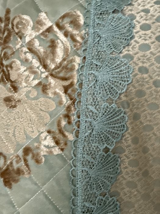 Покрывало с наволочками  2/2.30