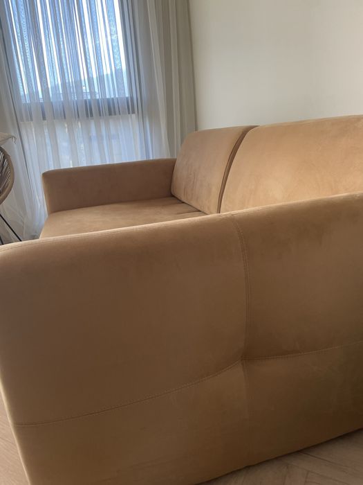 Диван с местещи се облегалки