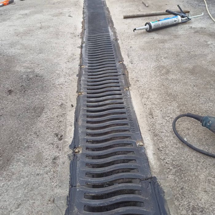 Кришка для лотка. Арик учун чугунный решотка. Паркинга дренаж решотка