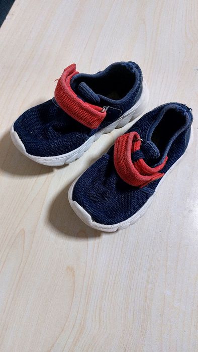 Сандали и макасы