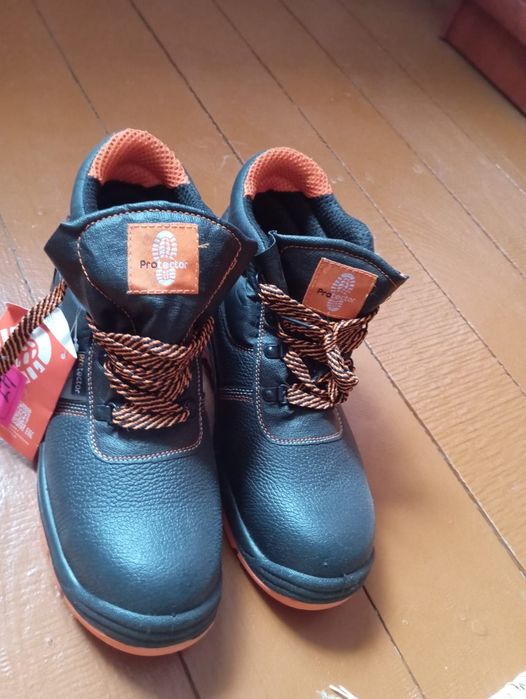 Жумыс аяакким 47 размер.