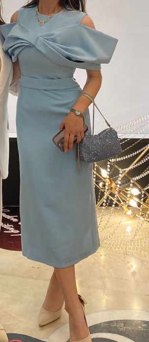 платье новая.