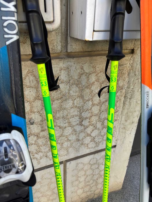 Продавам детски ски VOLKL комплект  с щеки