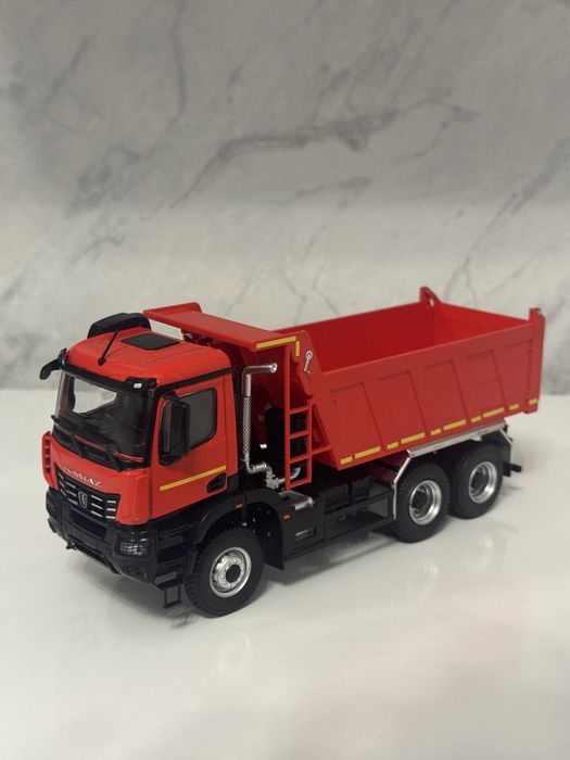 Маштабная модель, 1:43 KAMAZ-65952