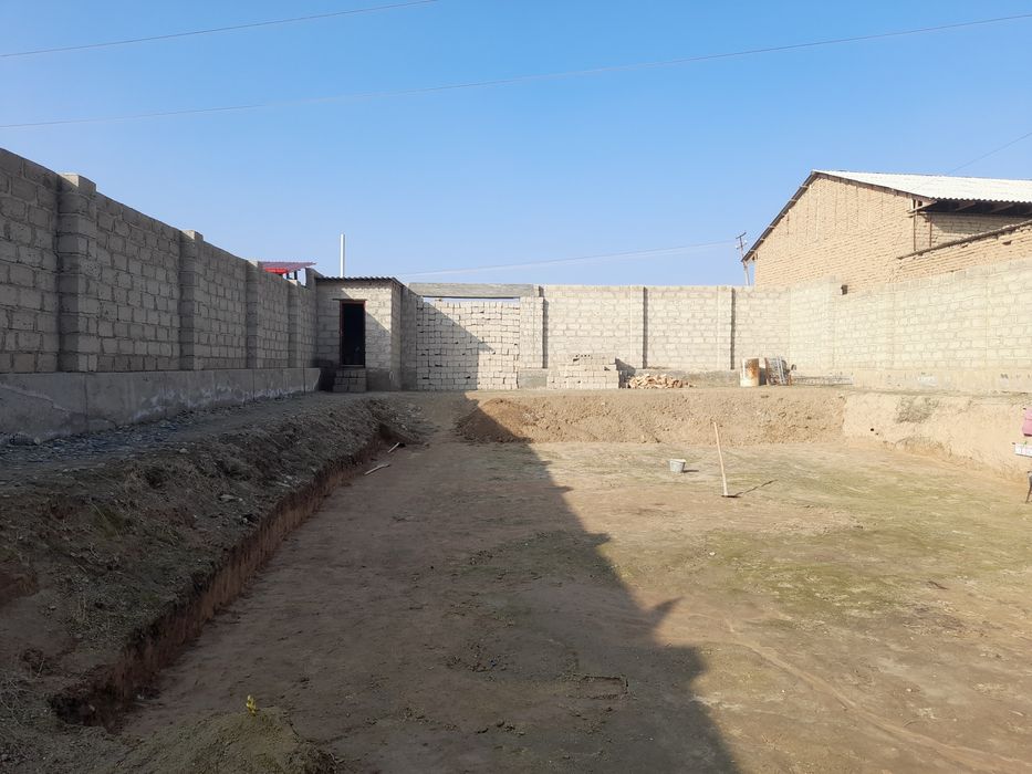 Янги участка сотилади домага бартирам бор устига берсайиз келишамиза