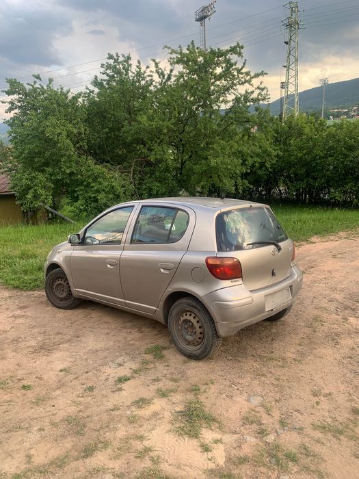 Toyota Yaris 2005г 1.0vvti