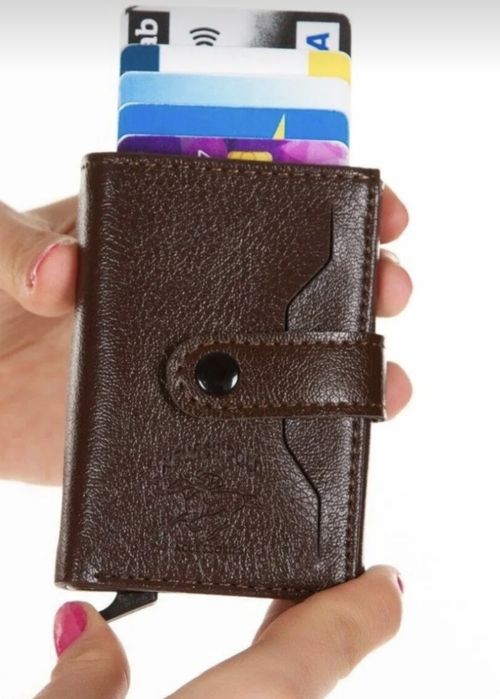 Кафяв кожен портфейл с алуминиев автоматичен механизъм