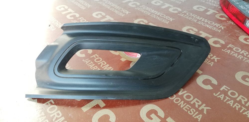 Дясна рамка за халоген Ford Transit 2018-