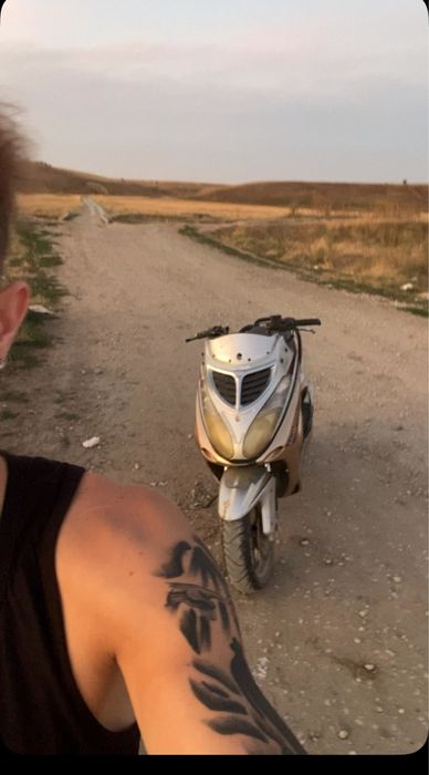 vând scuter 150 cc