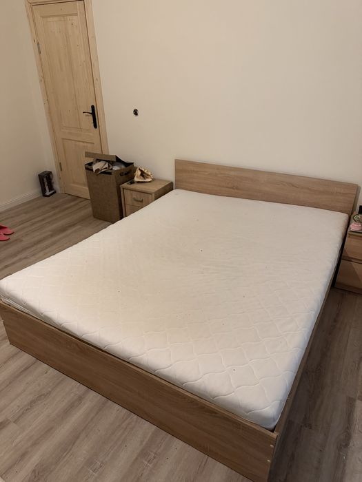 Pat 160x200 cu somiera tabla inclusa