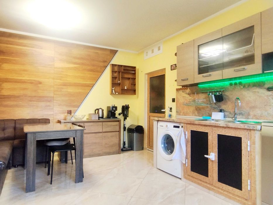 Дава се под наем Двустаен апартамент в Перник, Изток - 64 кв.м за 497.25 € - Снимка #1