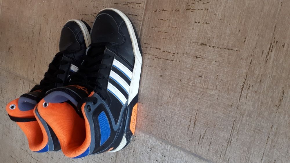 Adidas bascheti