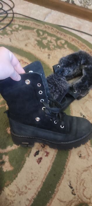 Отдам даром обувь