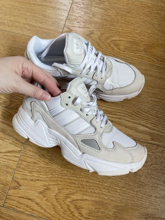 Кроссовки adidas