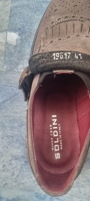 Pantofi din piele noi