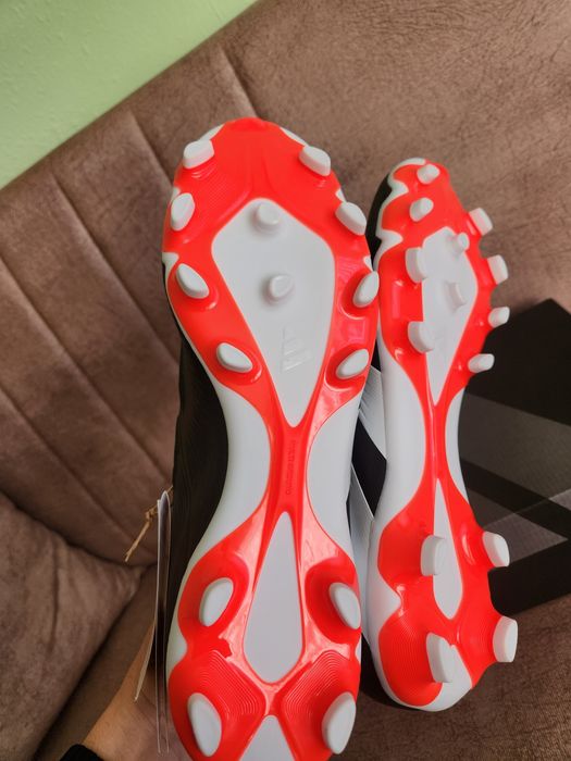 Adidas  Predator League MG