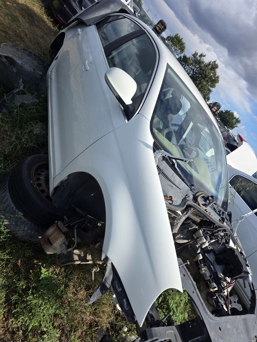 Dezmembrez Volkswagen Jetta 1.6mpi 1.6fsi 1.8tfsi 2.0tdi