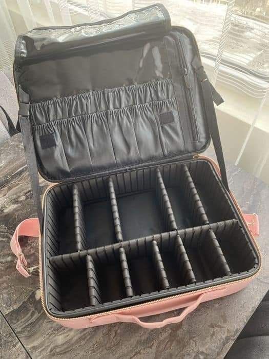 Проф. Куфар с три отделения за грим