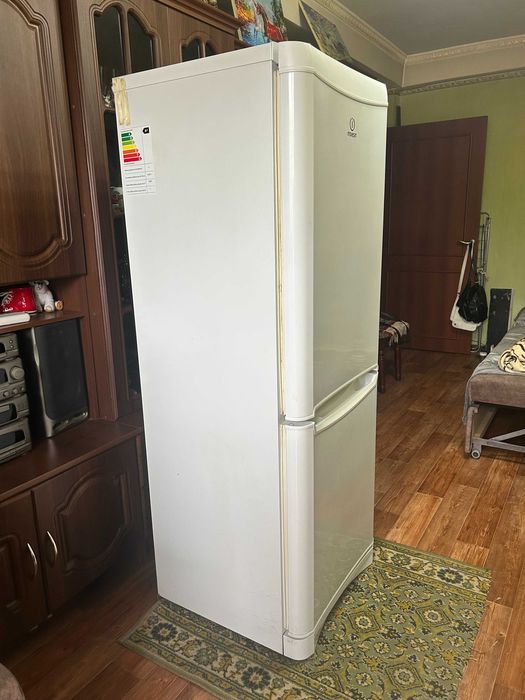 продам холодильник  INDESIT