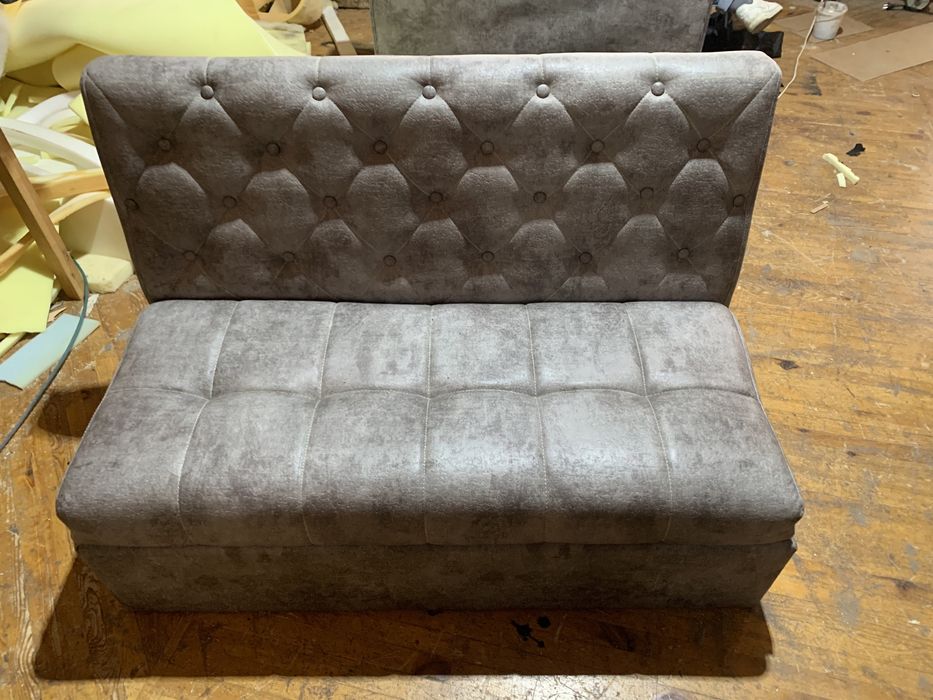 Диван в кафе. Диваны в ресторан. Качественные диваны