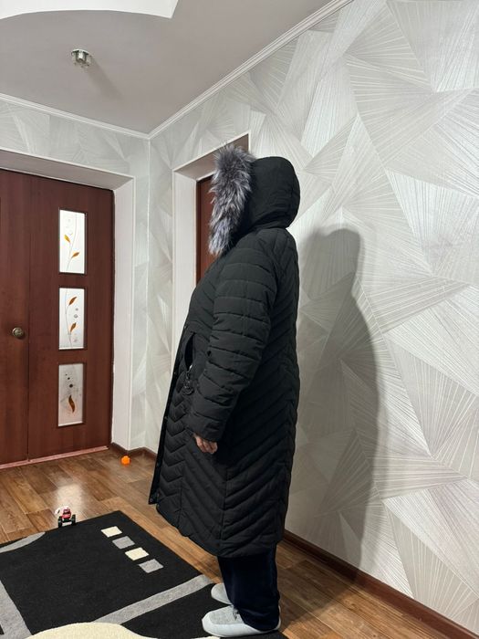 Зимняя куртка с капюшоном