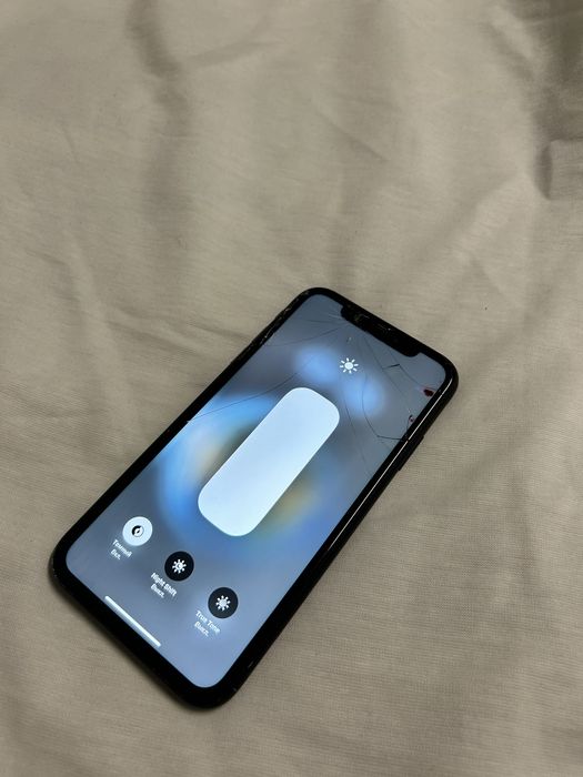 Айфон хр сос идиал