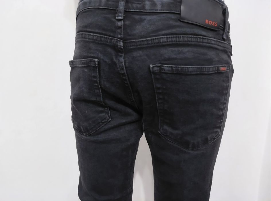 Blugi BOSS  mărimea W 30 L 34