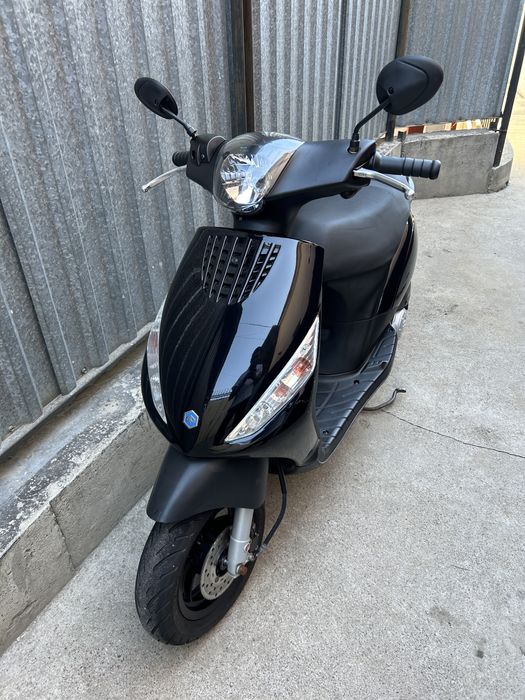 В продаже итальянский скутер piaggio zip 4t vespa