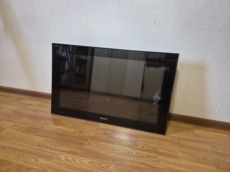 Телевизор Sony + отау тв+ крепление на стану.