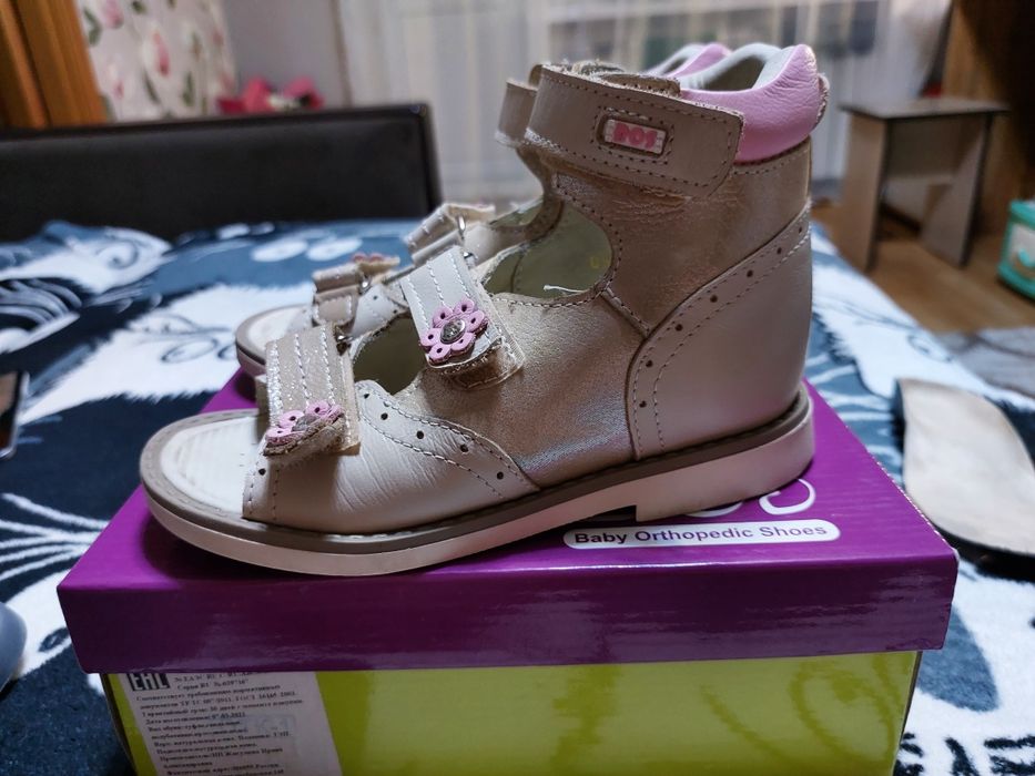 Продам сандали для девочки ортопедические