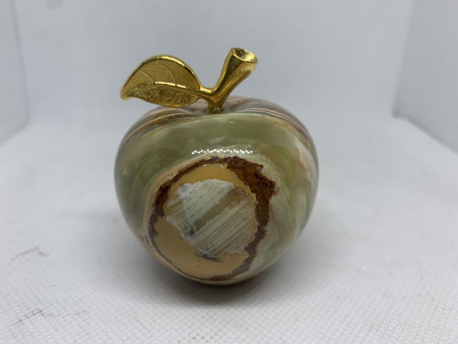 Яблоко из оникса