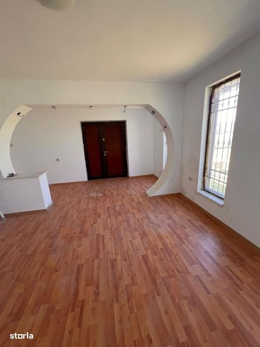 Casă S+P+1 cu terase mari și teren2700 mp – Orlești