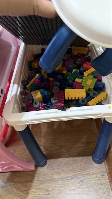 Пианино и лего стол